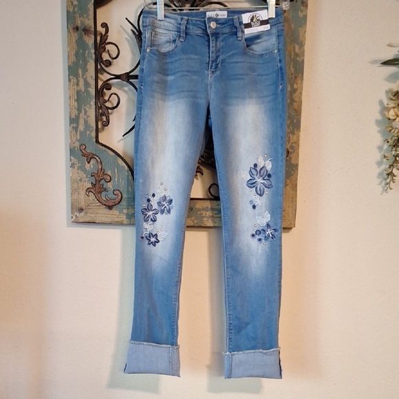 Black Daisy Floral Design Jeans Excellent Condition NWT Size 3 - Picture 14 of 15